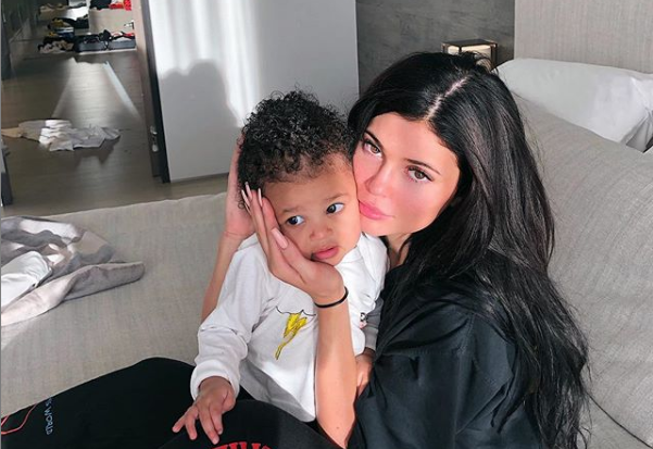 أزيد من 20 مليون مشاهدة لفيديو يجمع أصغر ميليارديرة في العالم بابنتها