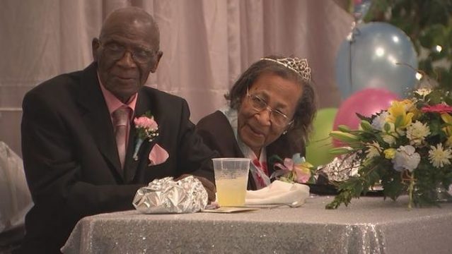 عشرة 82 سنة.. عجوزان يكشفان سر استمرار زواجهما