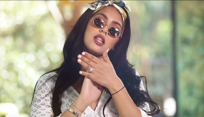 بعد نجاح &laquo;&nbsp;سلاي&nbsp;&raquo;.. منال تغني &laquo;&nbsp;pas le choix&nbsp;&raquo; (فيديو)