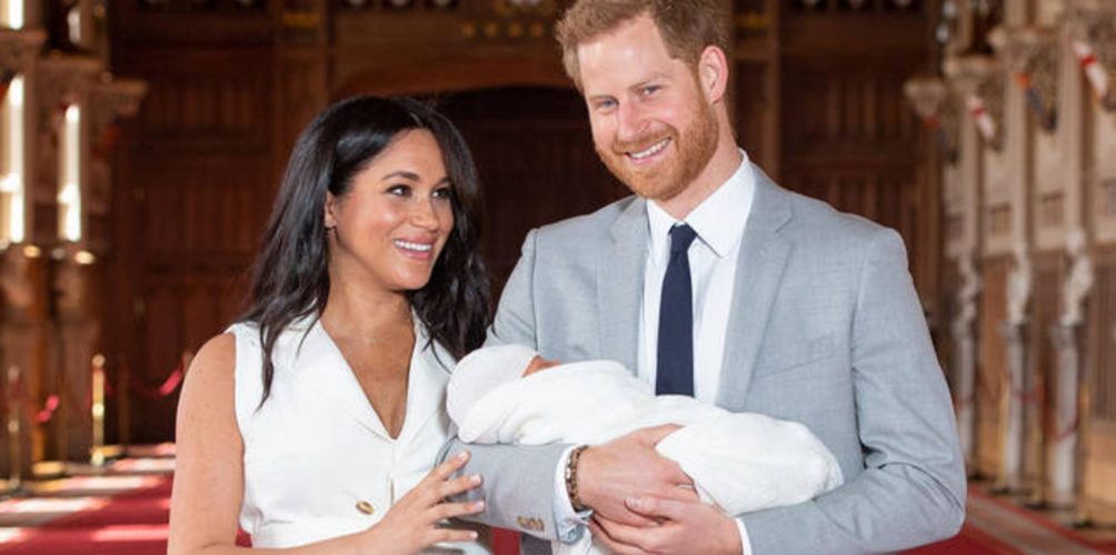 بعد يومين من ولادته.. أول ظهور لميغان ماركل وطفلها الرضيع (صور وفيديو)