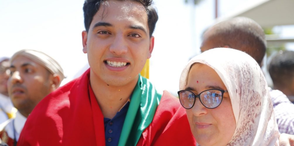 علي المديدي يصل المغرب اليوم.. استقبال مؤثر من والدته ومعجبيه (صور)