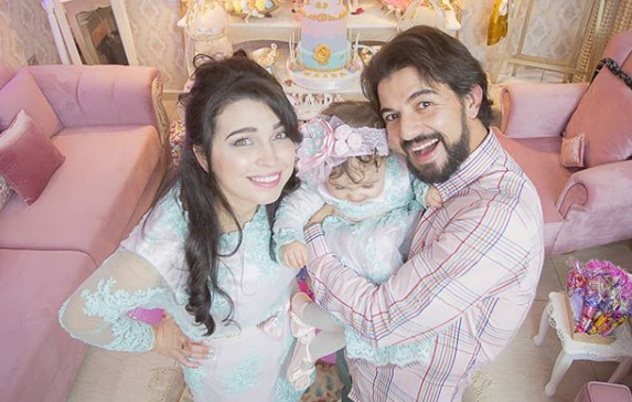 فرح الفاسي.. علاقتي بزوجي في الدار كيفما كتشوفوها فمواقع التواصل