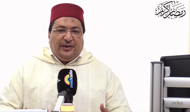 مع كريبان.. الحكم الشرعي لمن أكل أو شرب في رمضان (فيديو)