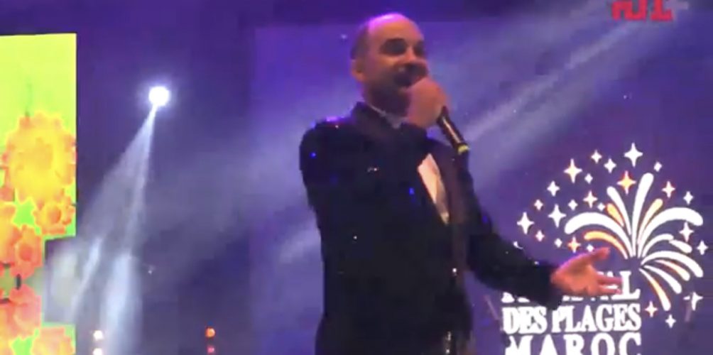 أشعل حماسهم.. جمهور مهرجان الشواطىء يرقص على إيقاعات الشعبي في حفل عبد المغيث (فيديو)