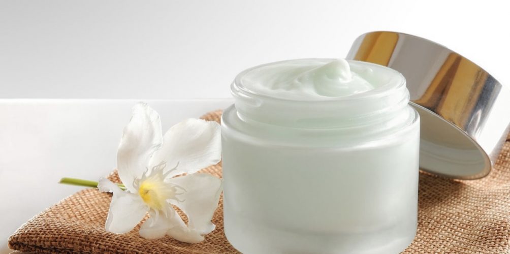 بمكونات بسيطة.. اصنعي كريما لتعطير جسمك في منزلك!