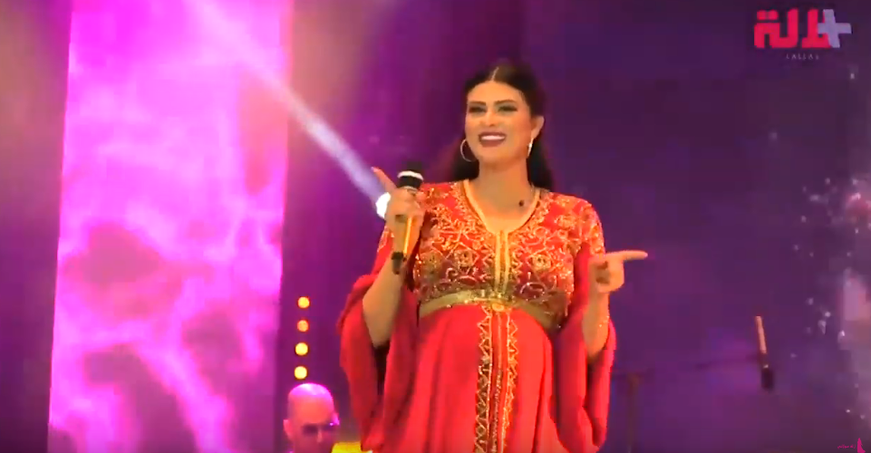 لم يمنعها حملها من الرقص والغناء.. سلمى رشيد تشعل حفلها في المضيق (فيديو)