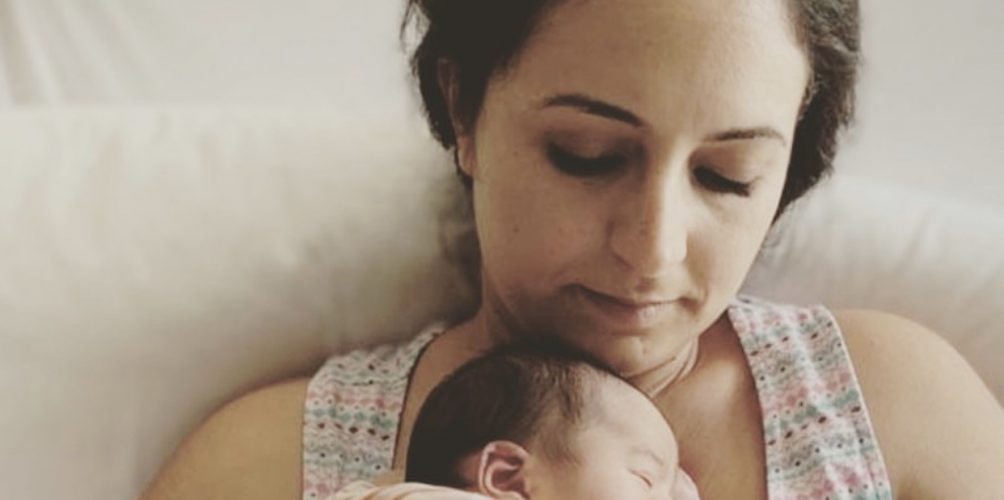 في لقطة عفوية.. نبيلة معن تعلن ولادة ابنها الثاني (صورة)