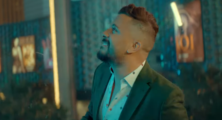 صورها على طريقة الفيديو كليب.. حاتم عمور يطرح أغنيته الجديدة &laquo;&nbsp;قلبك يمشي لحالو&nbsp;&raquo;