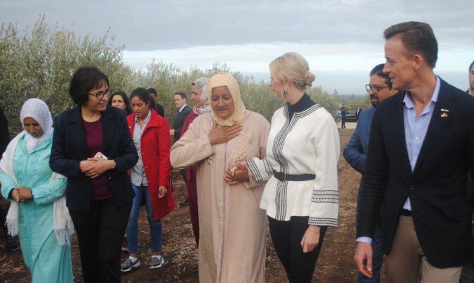 في أول زيارة لها إلى المغرب.. إيفانكا ترامب تلتقي نساء سيدي قاسم (صور)