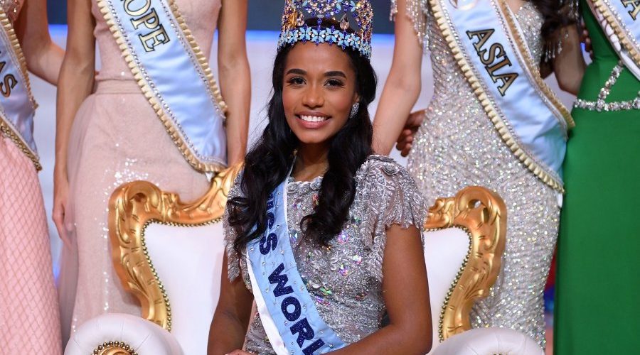 تفوقت على 111 مشاركة.. الجامايكية توني-آن سينغ ملكة جمال العالم لعام 2019
