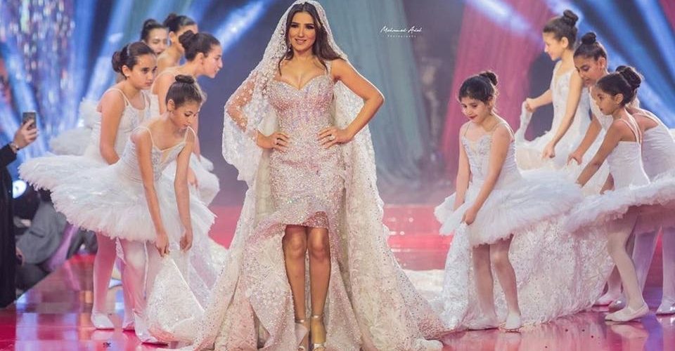 من توقيع مصمم عربي.. تعرفوا بالصور على أغلى فستان زفاف في العالم