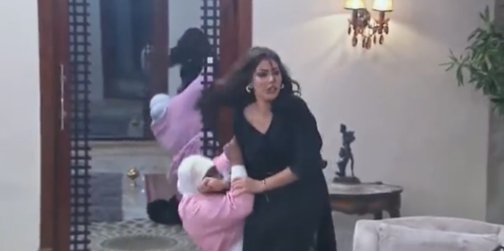 &laquo;&nbsp;خلي بالك من فيفي&nbsp;&raquo;.. ابتسام تسكت تفقد أعصابها (فيديو)