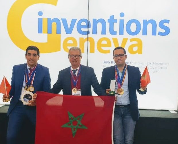 شرفوا بلادهم.. مغاربة يحرزون 3 ميداليات في معرض للاختراعات في سنغافورة