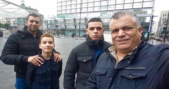 كان عالقا في بلجيكا.. ابن الخياري يعود إلى حضن والده (صور)