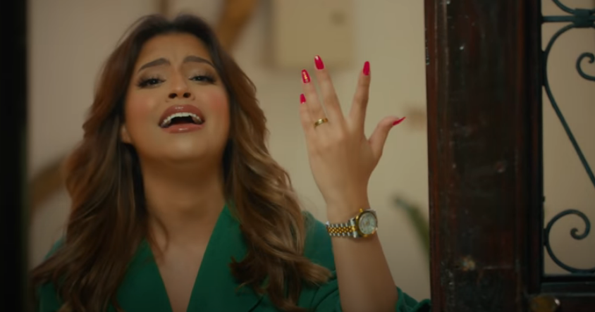 &laquo;&nbsp;الواليدة&nbsp;&raquo;.. إكرام العبدية تغني عن الأم في جديدها الفني (فيديو)