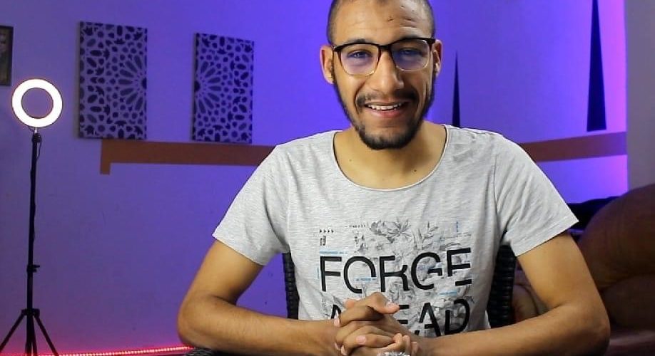 قال إن المرأة المتعلمة والتي تعمل خارج المنزل لا تصلح أن تكون زوجة وأما.. الشيخ سار يخلق الجدل!