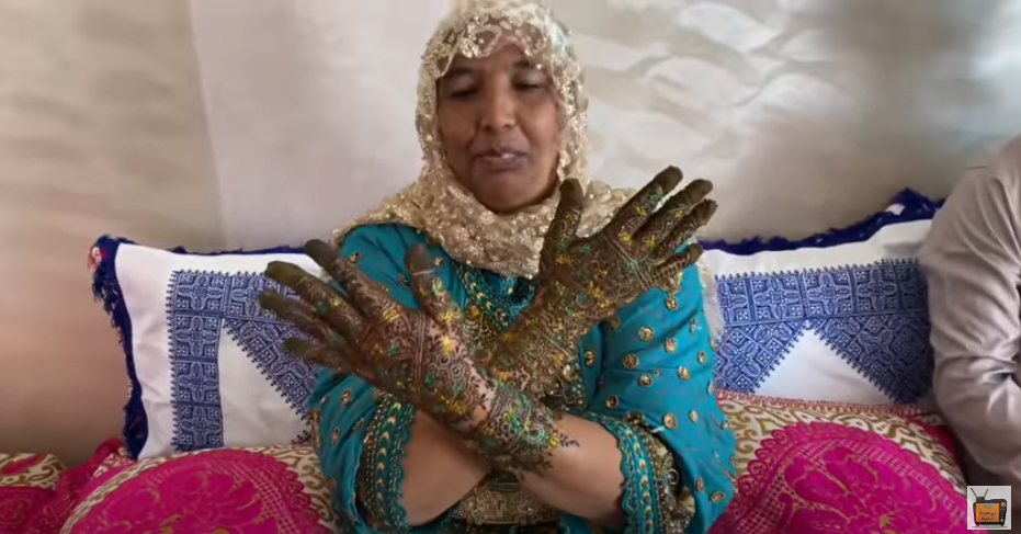 الحناني والقلب هاني.. &laquo;&nbsp;مي نعيمة&nbsp;&raquo; تحتفل بوصول قناتها على اليوتيوب لنصف مليون مشترك (فيديو)