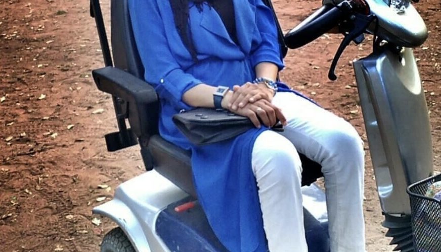 قمة اللاوعي والجهل.. قصة التنمر على شابة من ذوي الاحتياجات الخاصة بسبب صورة!!