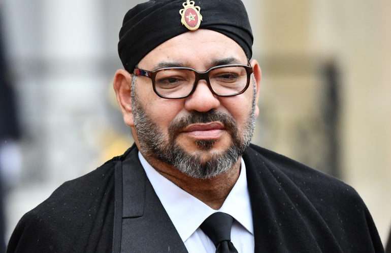 وصفه بالقامة الفنية الكبيرة.. الملك يعزي أسرة الفنان الشناوي