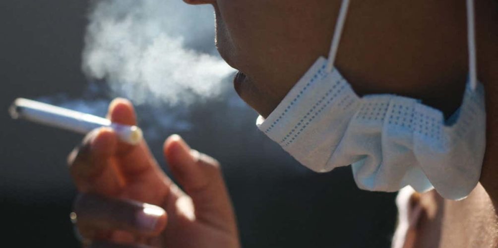 دراسة: التدخين يزيد من مضاعفات كورونا