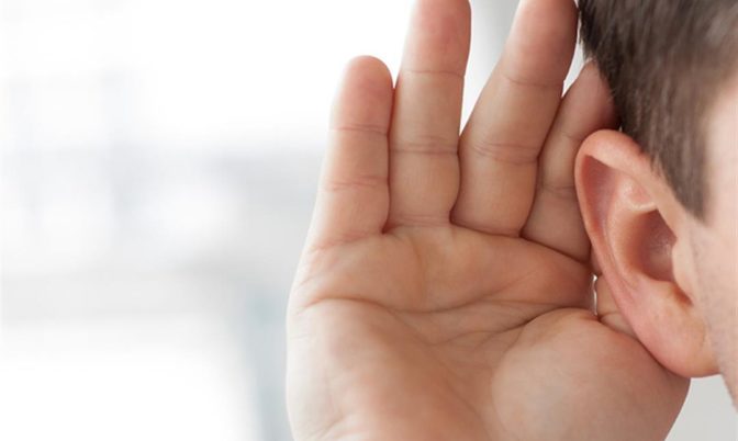 أطباء يحذرون: كورونا قد يؤدي إلى فقدان السمع
