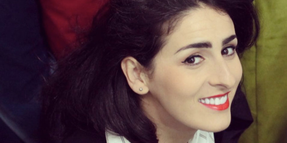 تكريما لروح شقيقتها.. مريم الزعيمي تلج عالم الغناء بـ&nbsp;&raquo;ختيتي&nbsp;&raquo; (فيديو)