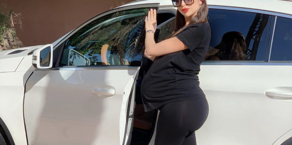 بسبب اقتراب موعد إنجاب طفلها.. إعفاء دنيا بطمة من حضور الجلسات المقبلة من المحاكمة في قضية « حمزة مون بيبي »