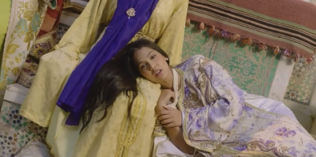 حايك وقفاطين وحلي.. منال بنشليخة تحيي الثرات المغربي في جديدها &laquo;&nbsp;نية&nbsp;&raquo; (فيديو)