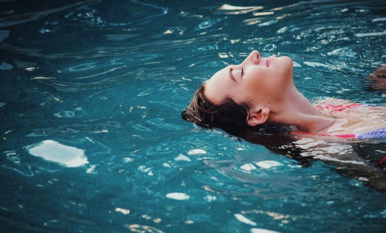 « الصدمة الباردة ».. السباحة في المياه الباردة قد تحمي من الزهايمر