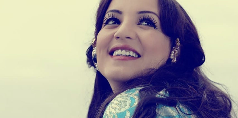 قادمة من كندا حيث تعيش.. سناء عكرود سعيدة بالعودة إلى المغرب (صورة)