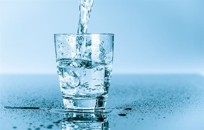 خبراء الصحة: هذه كميات المياه التي يجب شربها يوميا