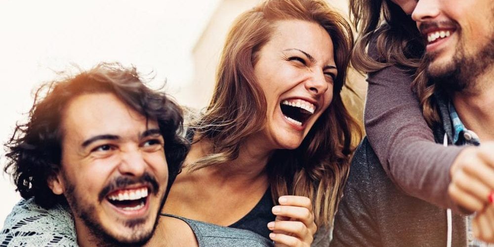 بينها الضحك بصوت مرتفع والتأمل.. خطوات بسيطة للاسترخاء والتخلص من التوتر