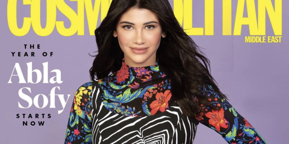 بإطلالة من &laquo;&nbsp;ڤيرساتشي&nbsp;&raquo;.. عبلة صوفي على غلاف مجلة عالمية (صورة)