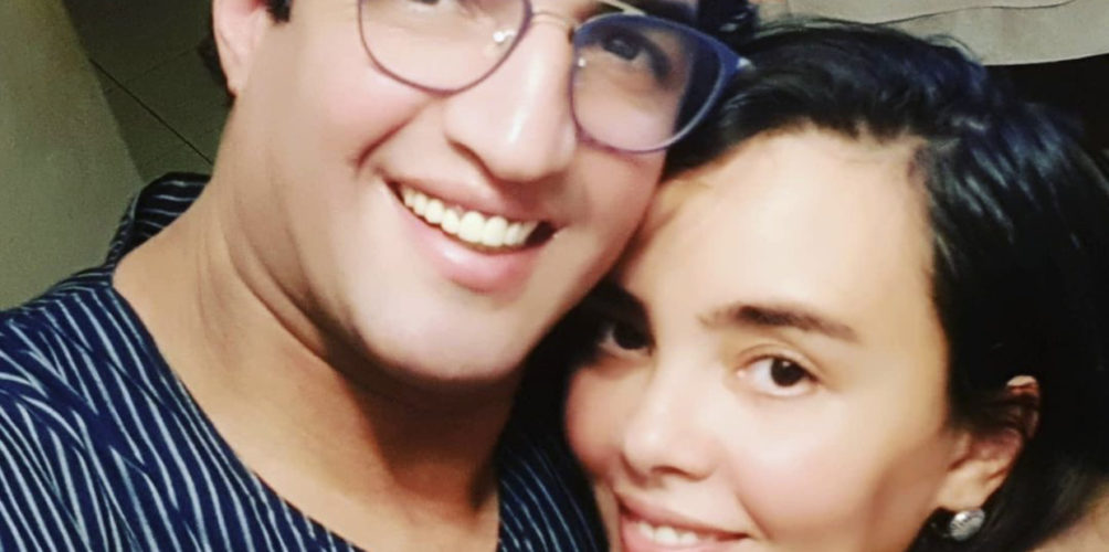 برسالة رومانسية.. هشام الوالي يبارك لشريكة حياته عيد زواجهما (صورة)