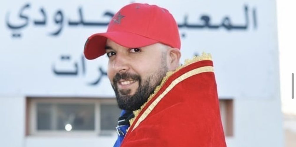 حاملا العلم الوطني.. الدوزي يزور معبر الگرگرات (صور)