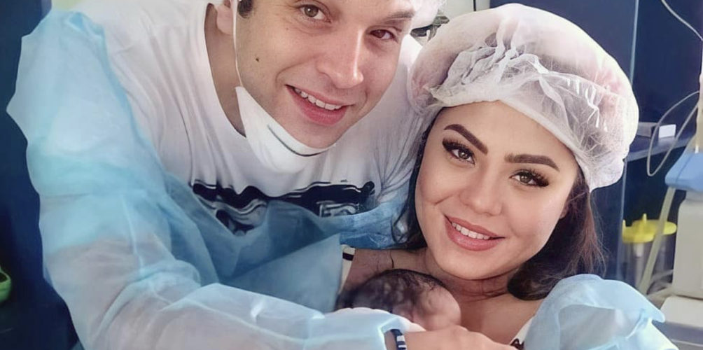 أياما بعد وفاة ابنتها الرضيعة.. رسالة مؤثرة من زوجة أنس الباز