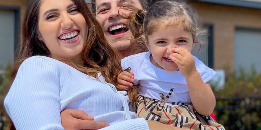 ما قداتهمش الأرض.. اليوتيوبر أنس مروة يشتري لزوجته نجمة من السماء (فيديو)