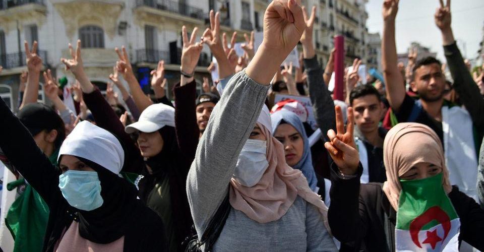 حراك نسائي.. صور معبرة من انتفاضة الجزائريات ضد النظام العسكري (فيديو)