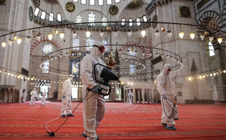 مع اقتراب رمضان.. منظمة الصحة العالمية تحذر من &laquo;&nbsp;التجمعات الدينية&nbsp;&raquo;