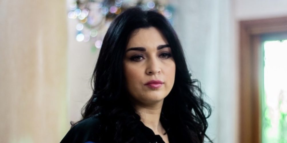 فرح الفاسي لجمهورها: بلاما تكرهوني!! (صورة)