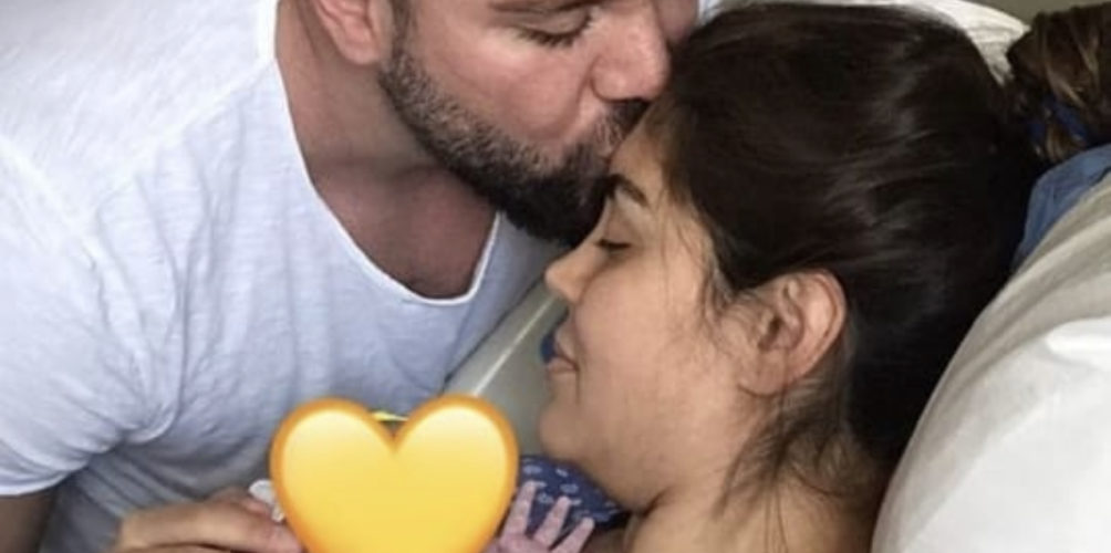 إلى جانب مغاربة.. رشيد العلالي يبارك لمنار بطلة &laquo;&nbsp;سامحيني&nbsp;&raquo; ولادة طفلتها الأولى