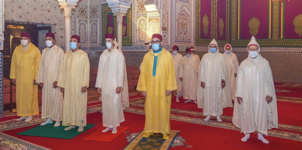 مرفوقا بولي العهد والأمير مولاي رشيد.. الملك يحيي ليلة القدر