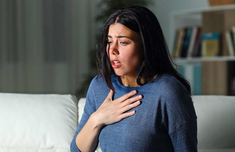 يعاني منها كثيرون.. أخصائي يكشف أسباب نوبات الهلع وطرق علاجها