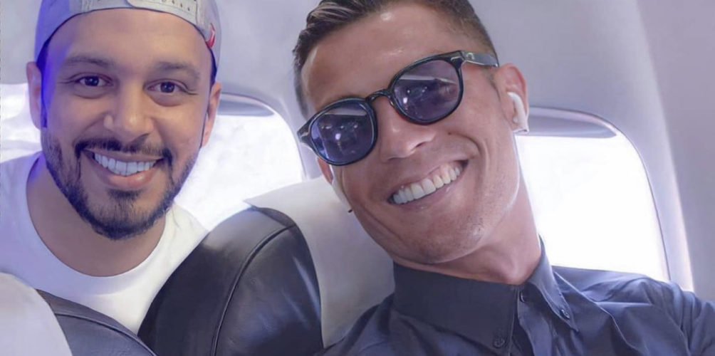 في الطائرة.. كريستيانو رونالدو رفقة هيثم مفتاح