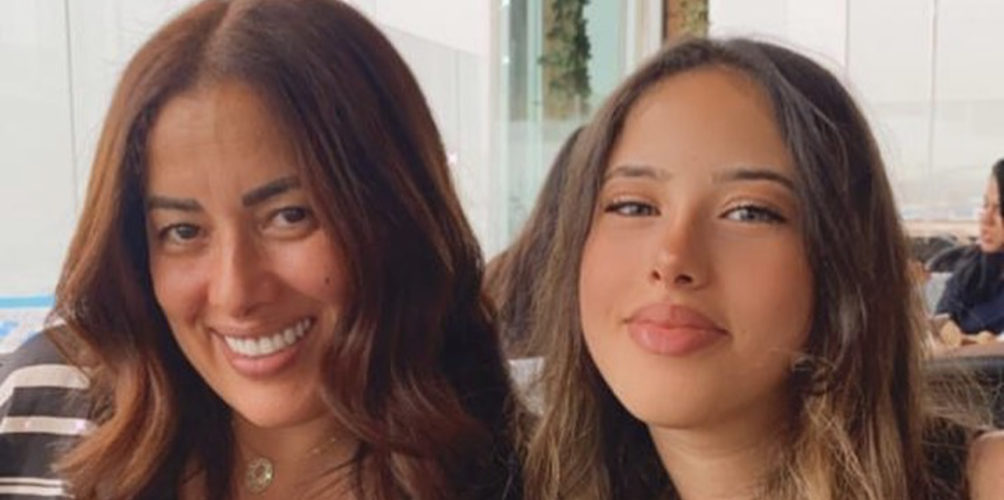 بصورة رفقة والدتها.. ابنة سعيدة باعدي تخطف الأنظار