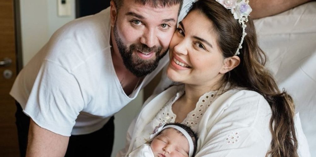 بعد إخفاء ملامحها.. &laquo;&nbsp;منار&nbsp;&raquo; بطلة سامحيني تكشف صورة إبنتها