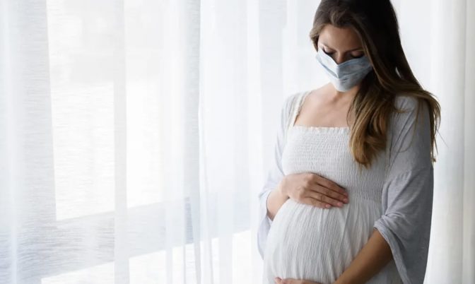 طبيبة تحذر: إصابة الحوامل بكورونا له عواقب وخيمة على صحة الجنين