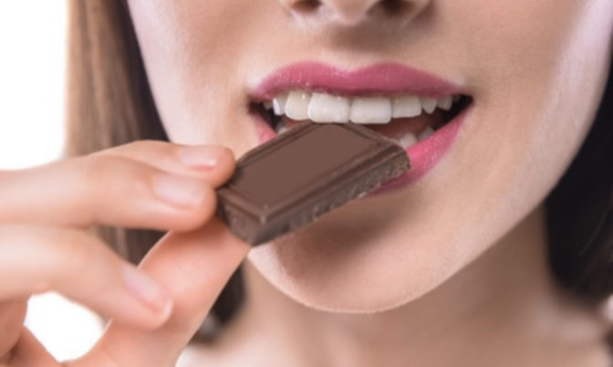 فوائد استثنائية.. لهذا عليكم تناول الشوكولاتة يوميا!
