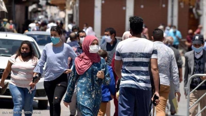 طبيب: تخفيف الإجراءات الاحترازية سيشمل فقط الأشخاص الملقحين!