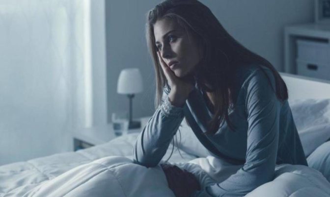 دراسة: النساء اللائي يستيقظن في الليل تزيد احتمالية موتهن في سن مبكرة